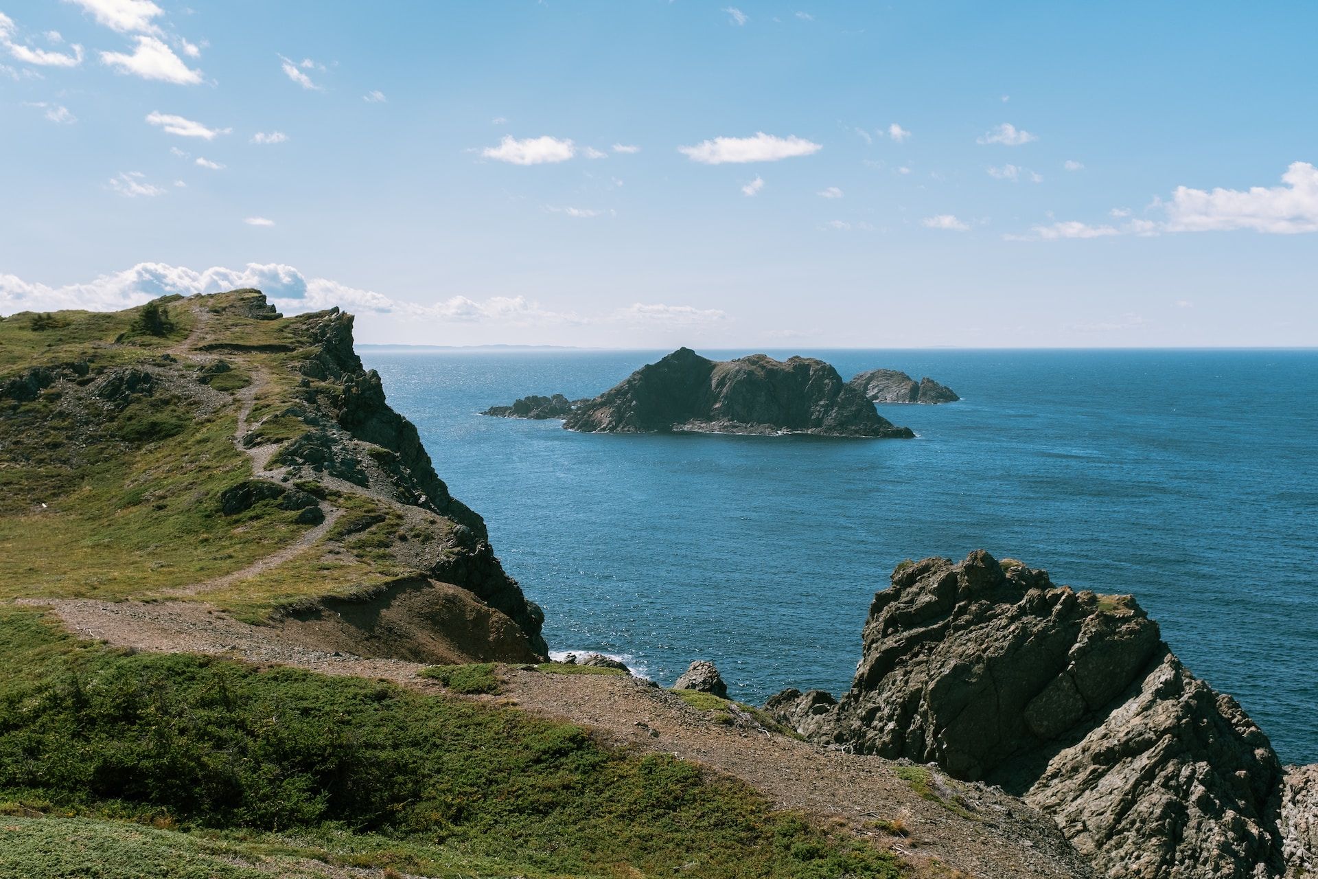 16 Of The World's Best Coastal Hikes With The Most Beautiful Views