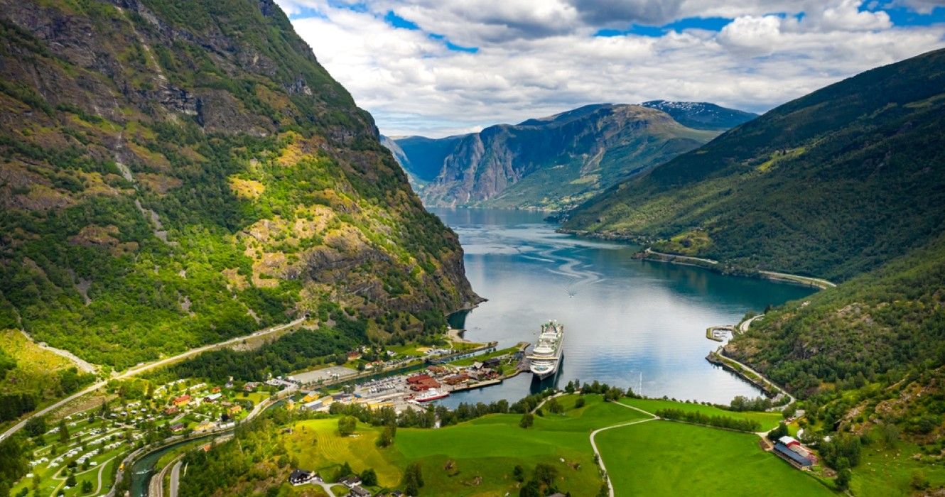 10 Most Scenic Lake Towns In The World
