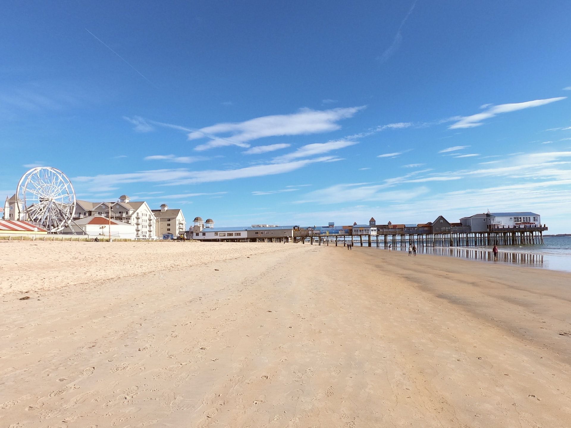 A view of Old Orchard Beach with the pier and the amusement park in the background