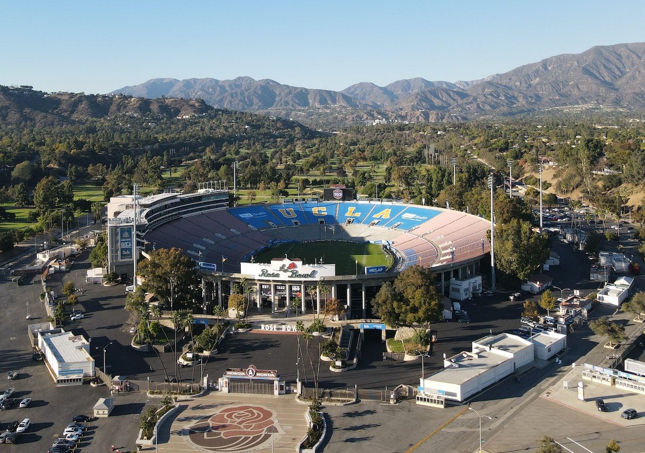 Vista aérea do Rose Bowl Stadium em Pasadena, Califórnia, EUA 