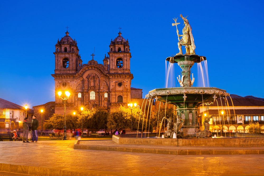 Plaza de Armas em Cusco ao pôr do sol