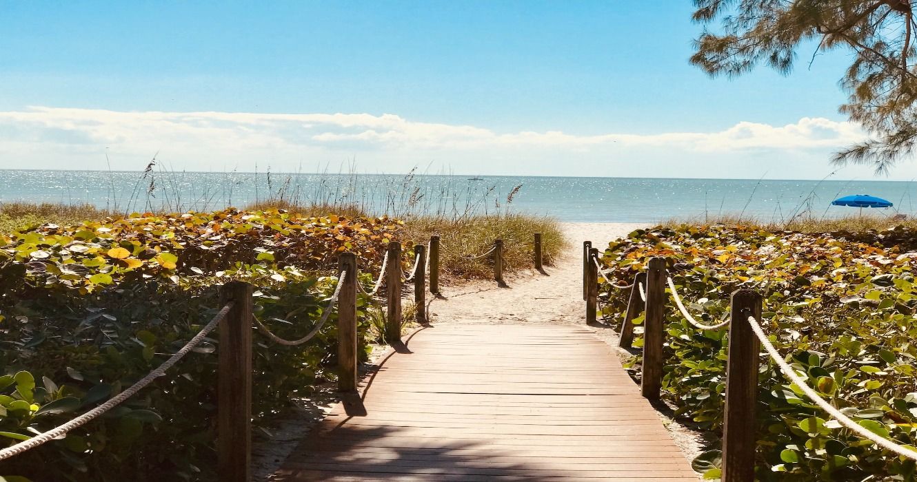 The entrance to Sanibel beach on the west coast of Florida