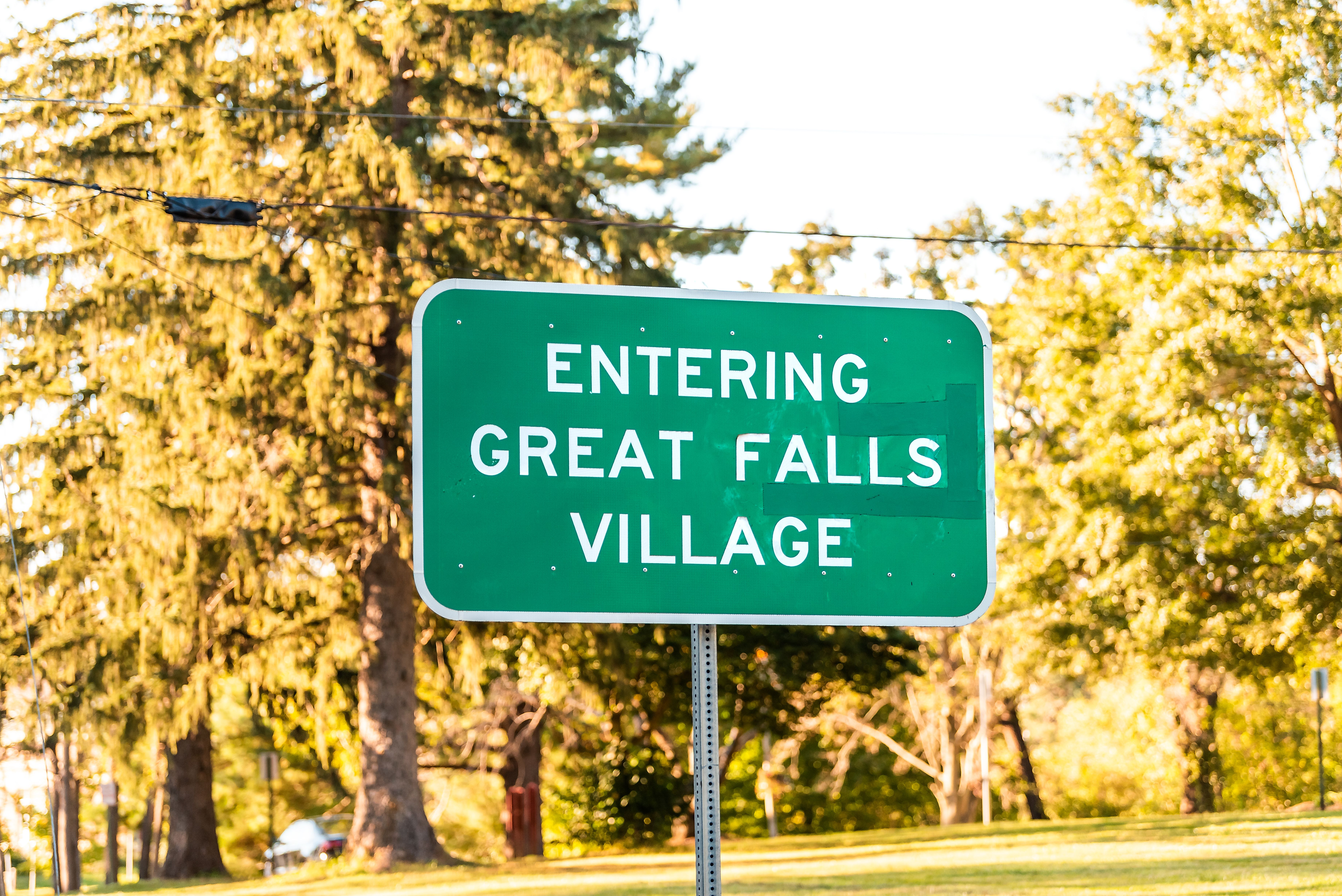 Sinal de Great Falls Village, Virgínia 
