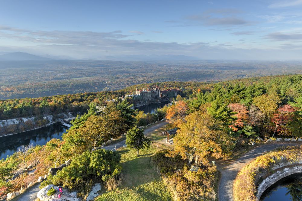 Vista do Skytop no Mohonk Mountain House Resort e Mohonk Lake, Shawangunk Mountains, Nova York