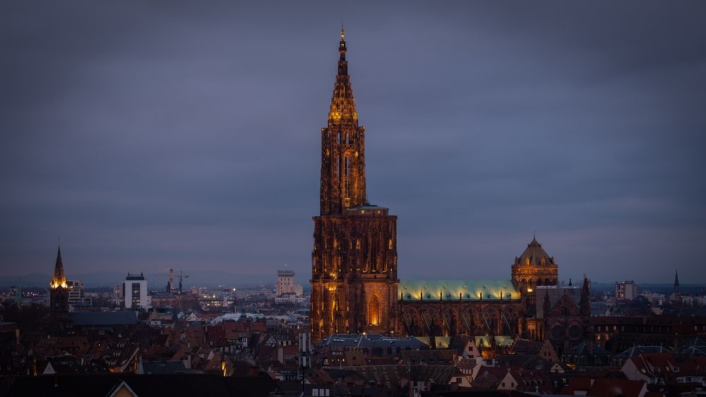 Horizonte e Catedral de Estrasburgo à noite