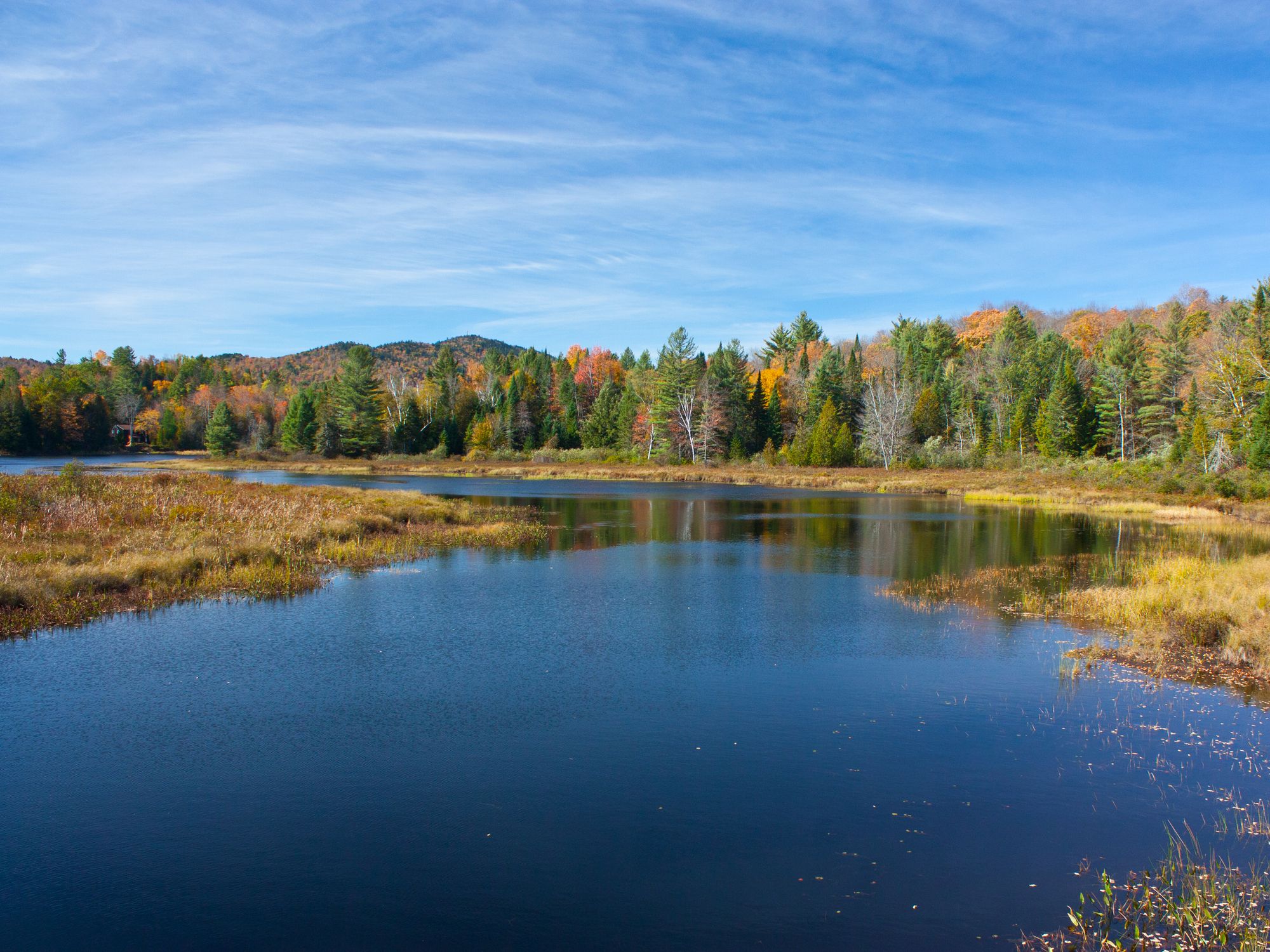 A área do lago Newcomb em Adirondacks, Nova York
