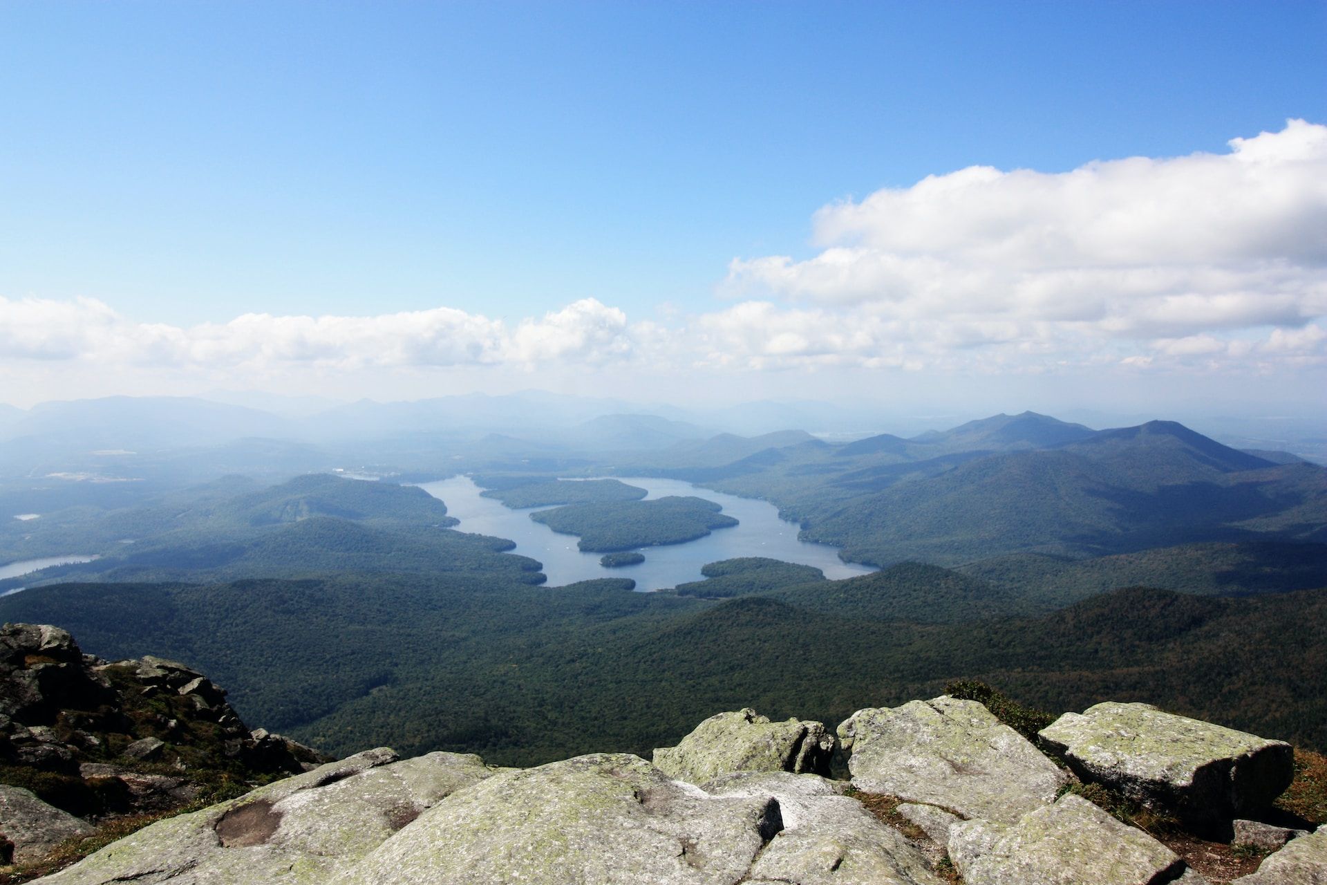 lago-plácido-nas-montanhas-adirondack