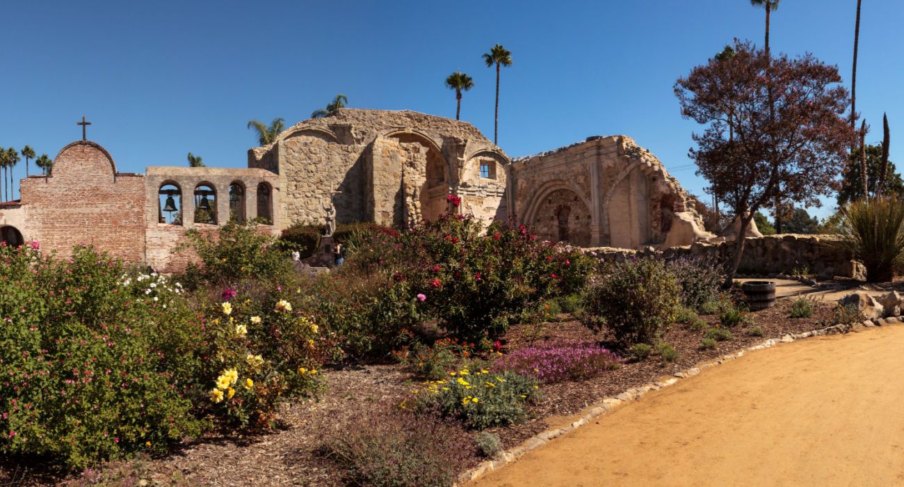 This Old Spanish Mission Is Reputed To Be The Oldest Building Still In ...