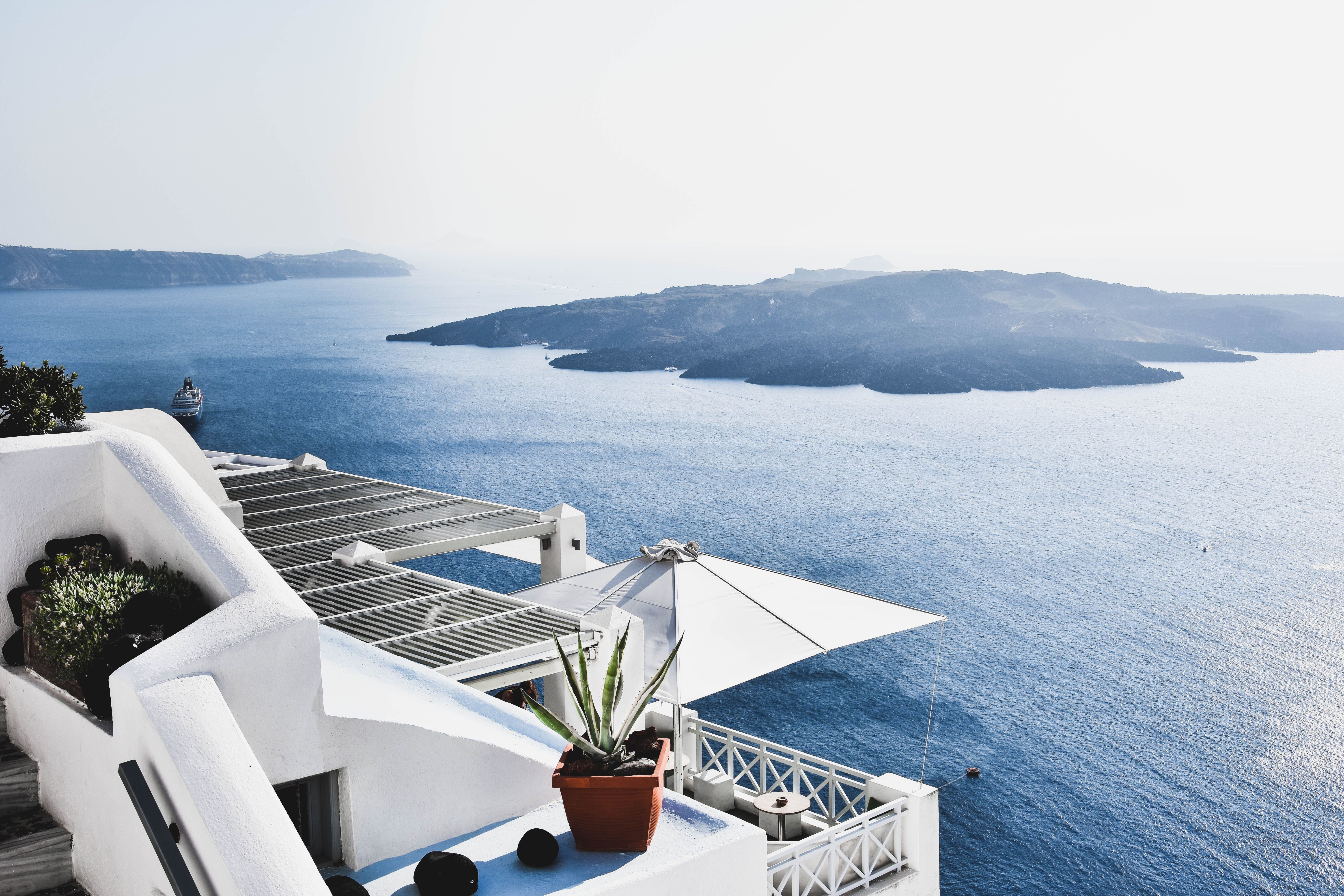 Athina sea-facing luxury hotel in Santorini