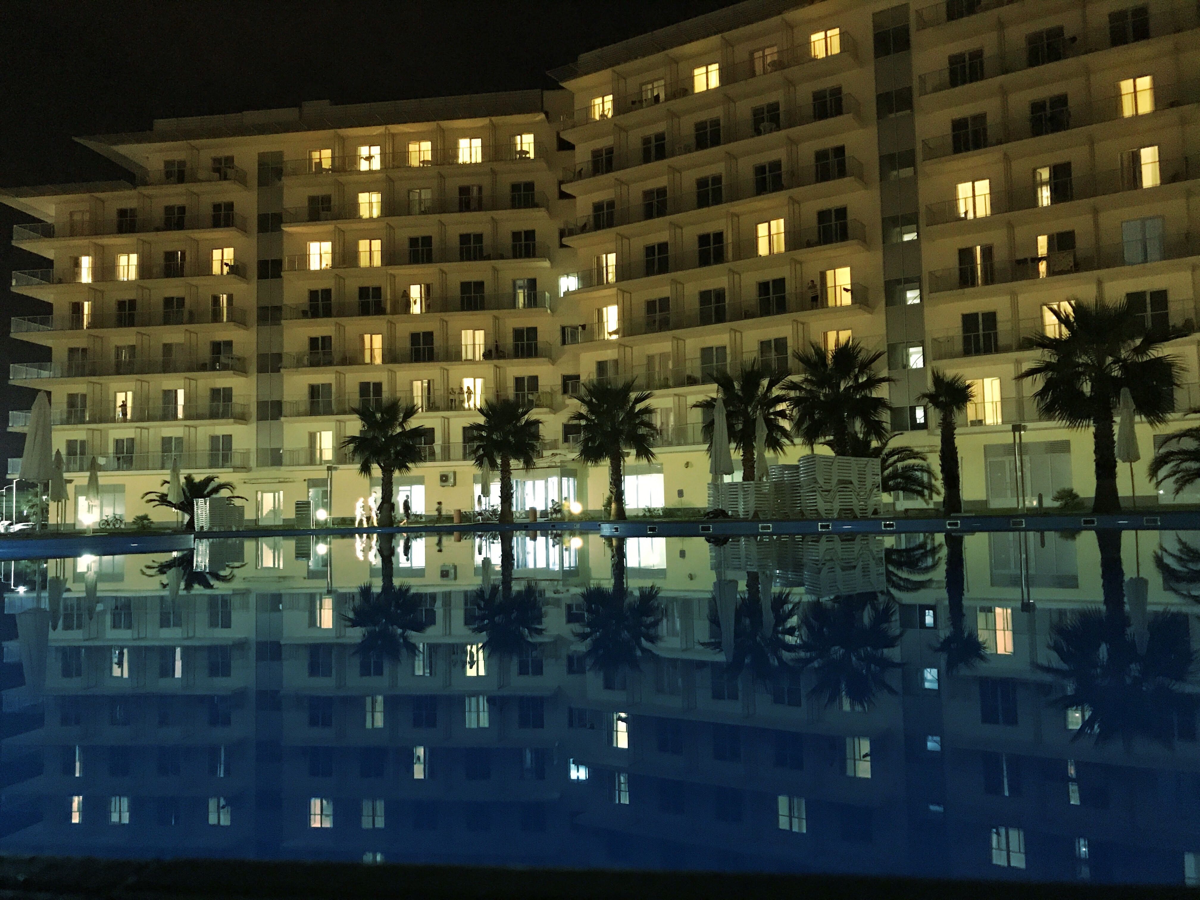 Hotel resort com piscina externa