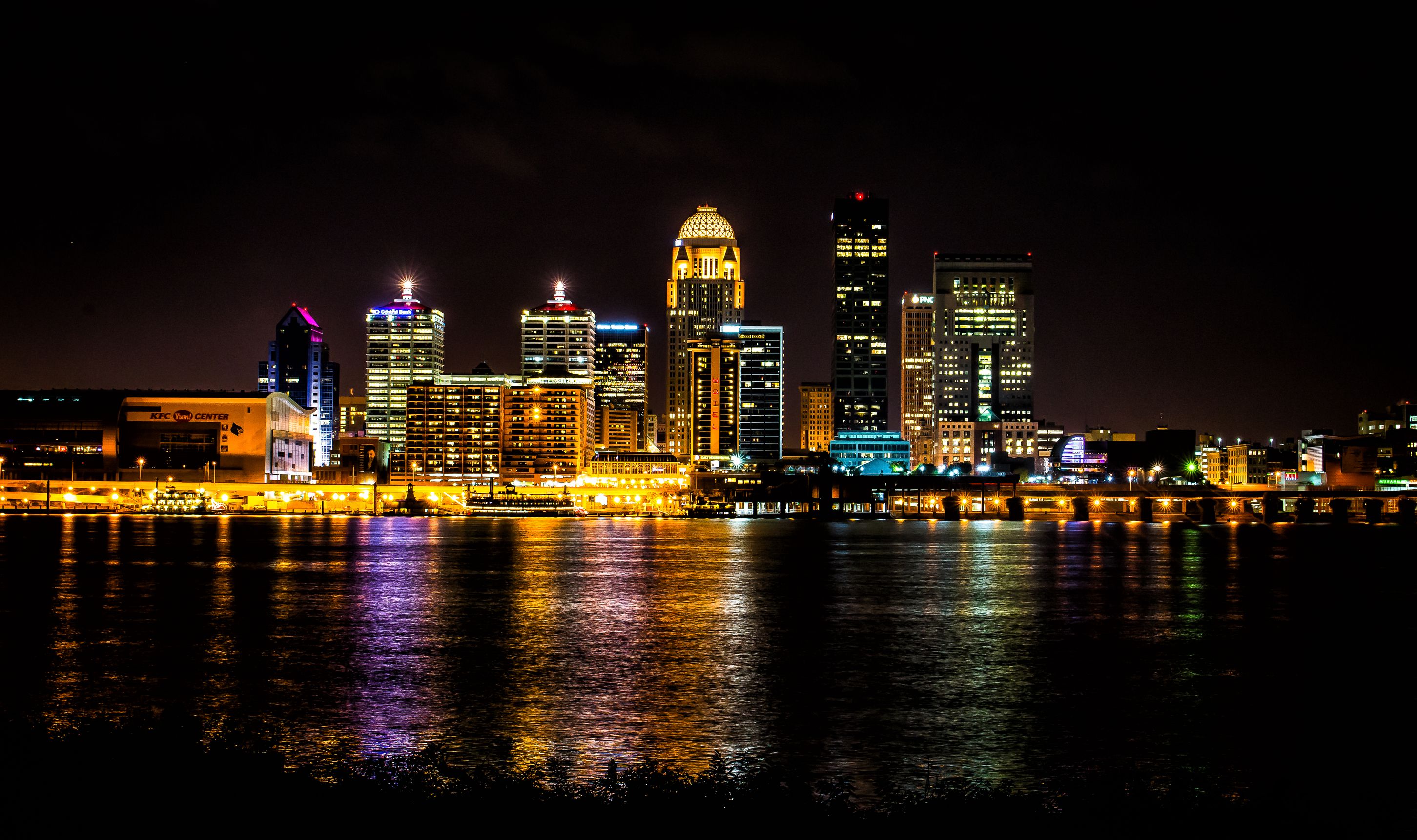 Louisville kentucky skyline at night