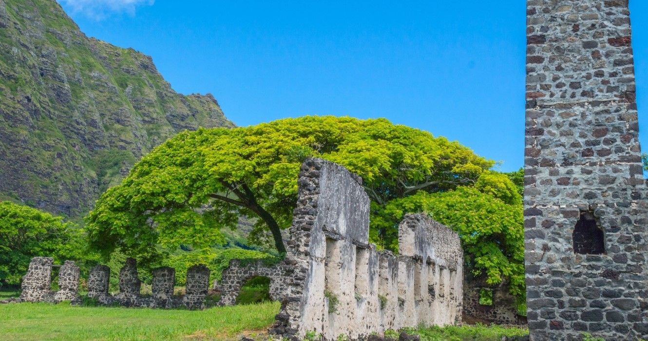 10 Ancient Ruins In Hawaii That Are As Beautiful As Its Beaches