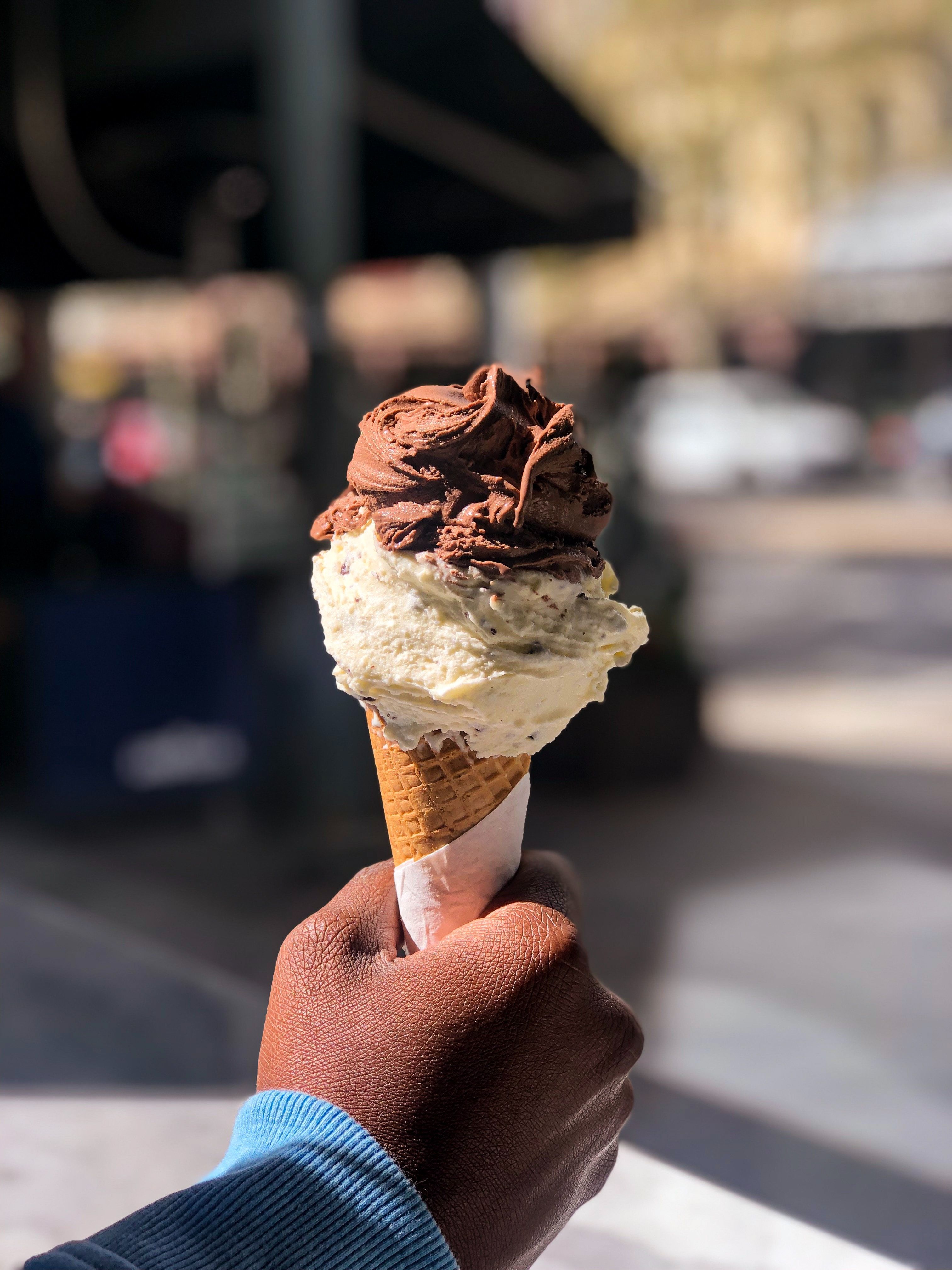 Enjoy gelato in Rome 
