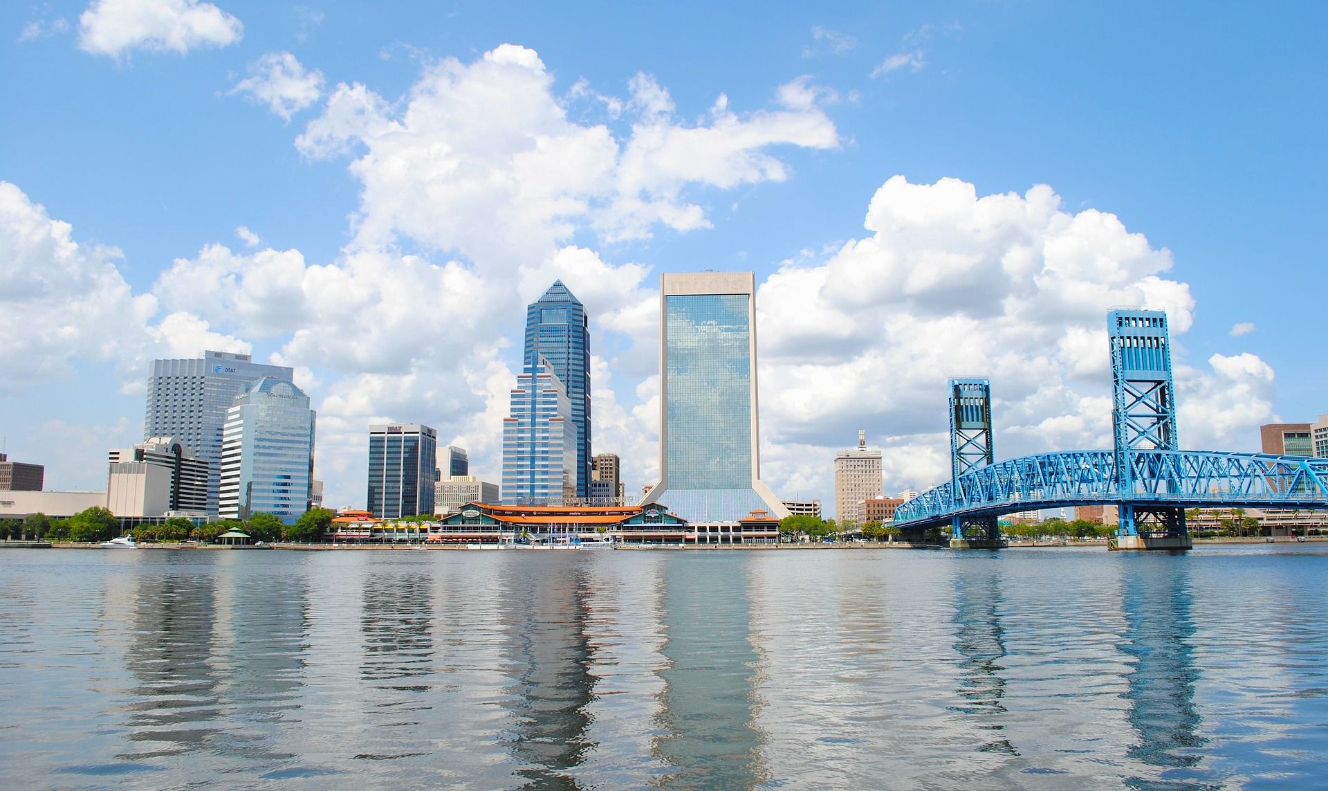 Jacksonville, paisagem da cidade de Florida com água
