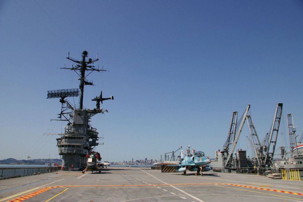Museum aircraft carrier Hornet (CV-12)