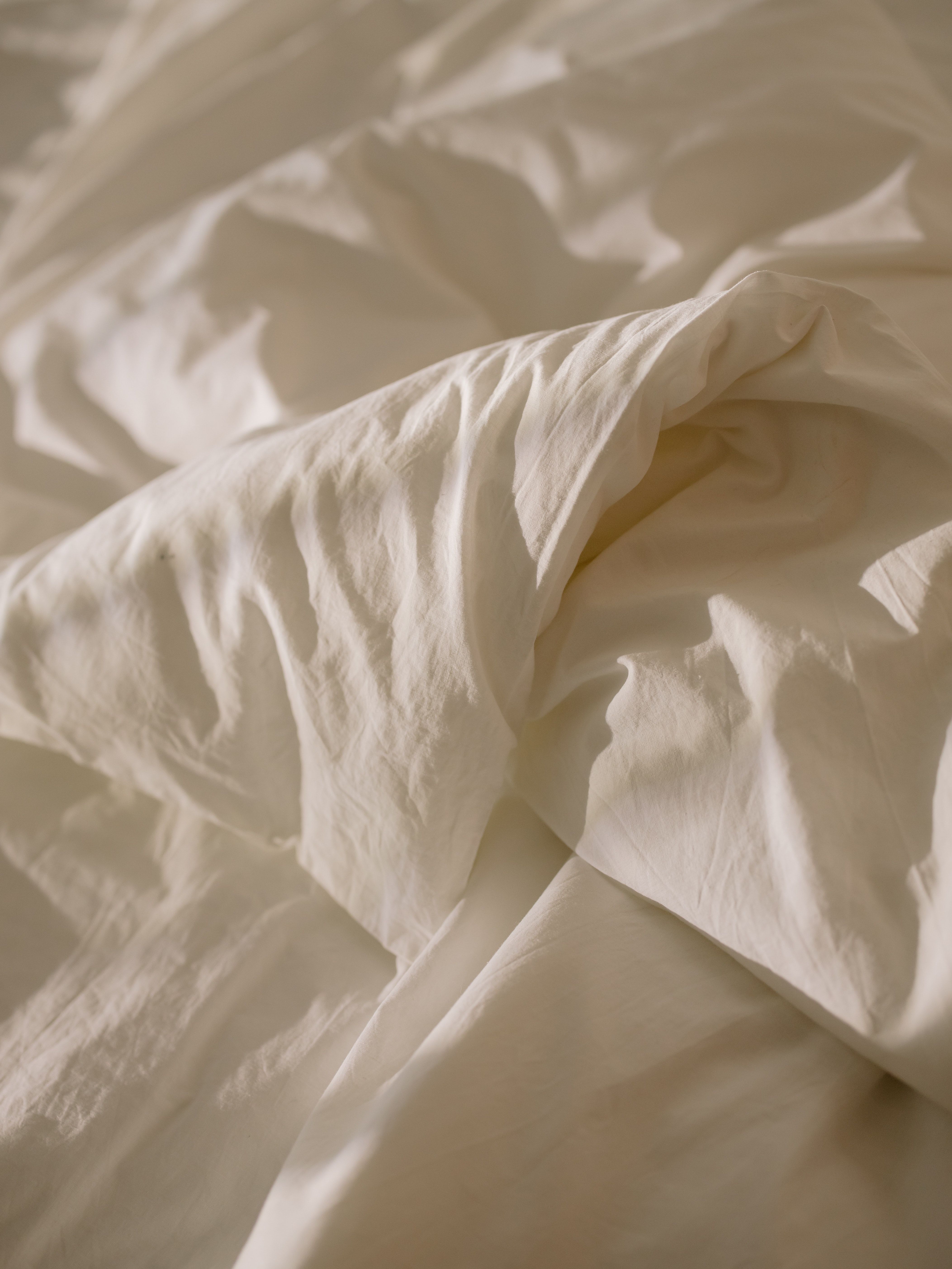 White hotel bedsheets