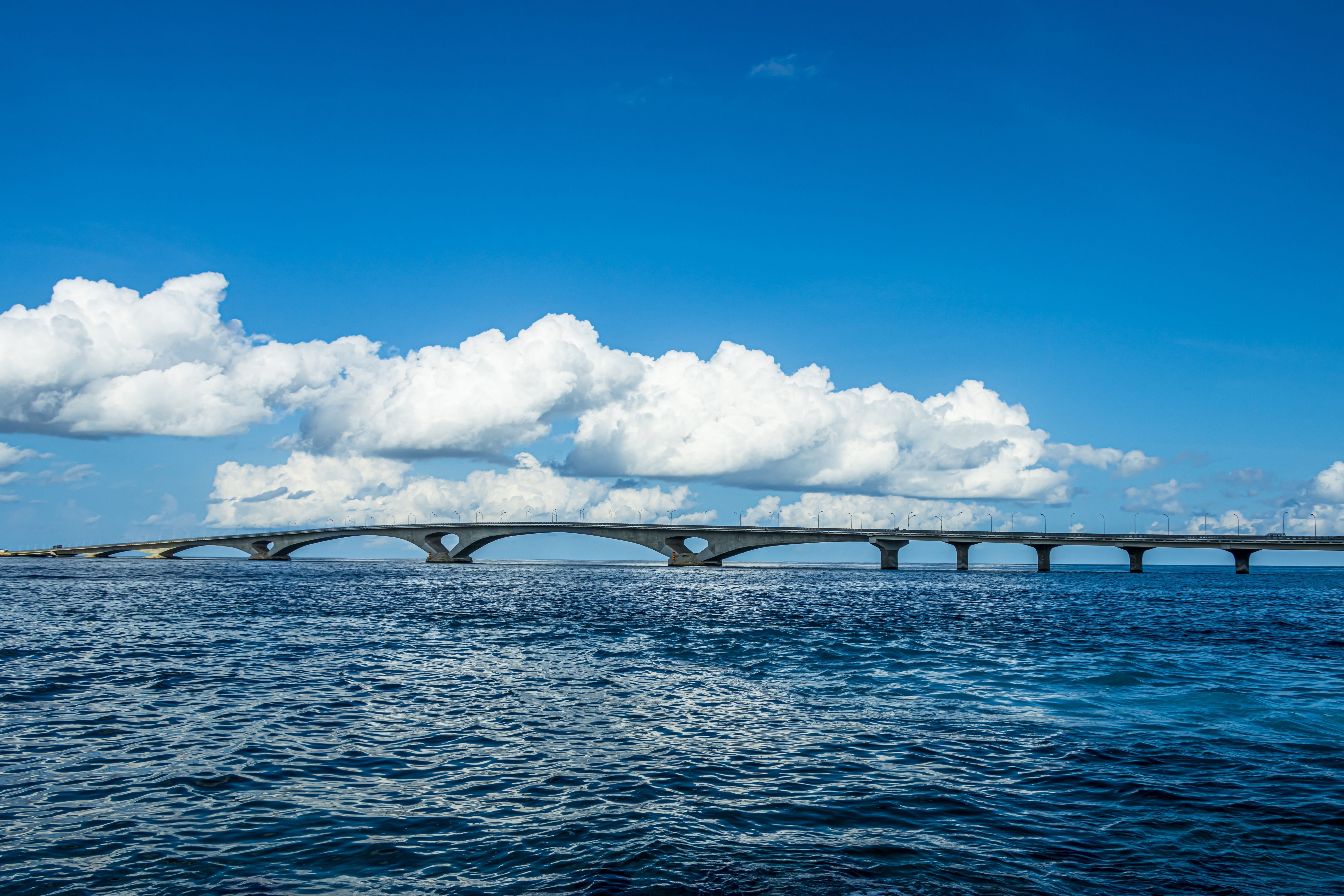 sinamalé bridge in the maldives