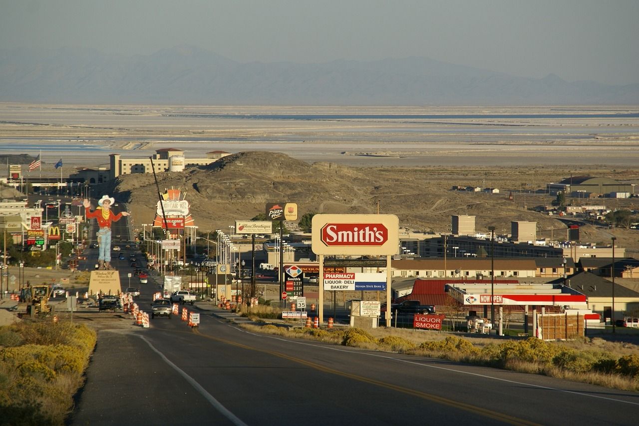 Between Borders: 10 Best Towns To Visit Right On The Nevada Border