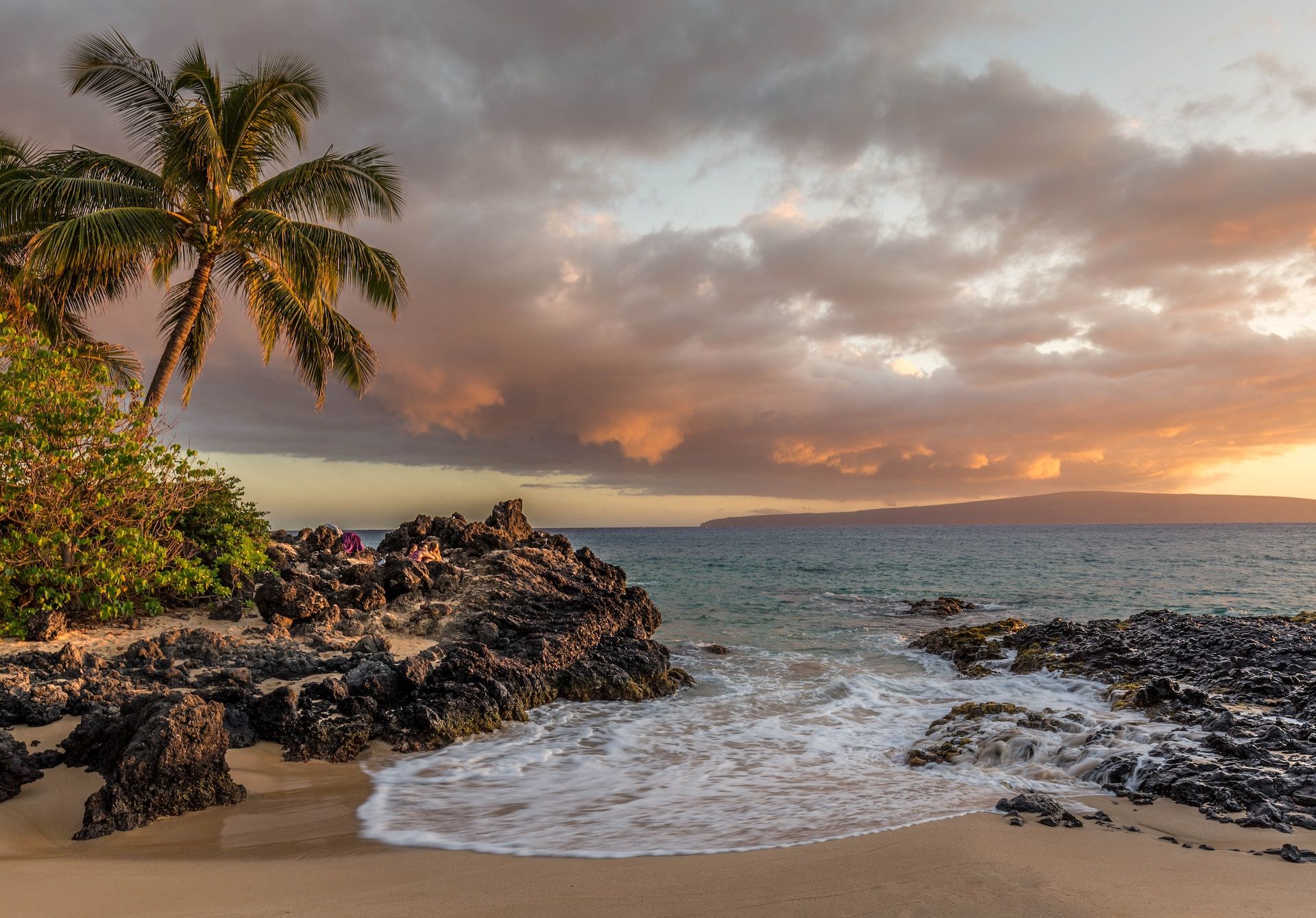 Sunset at a beach in Kihei, Hawaii