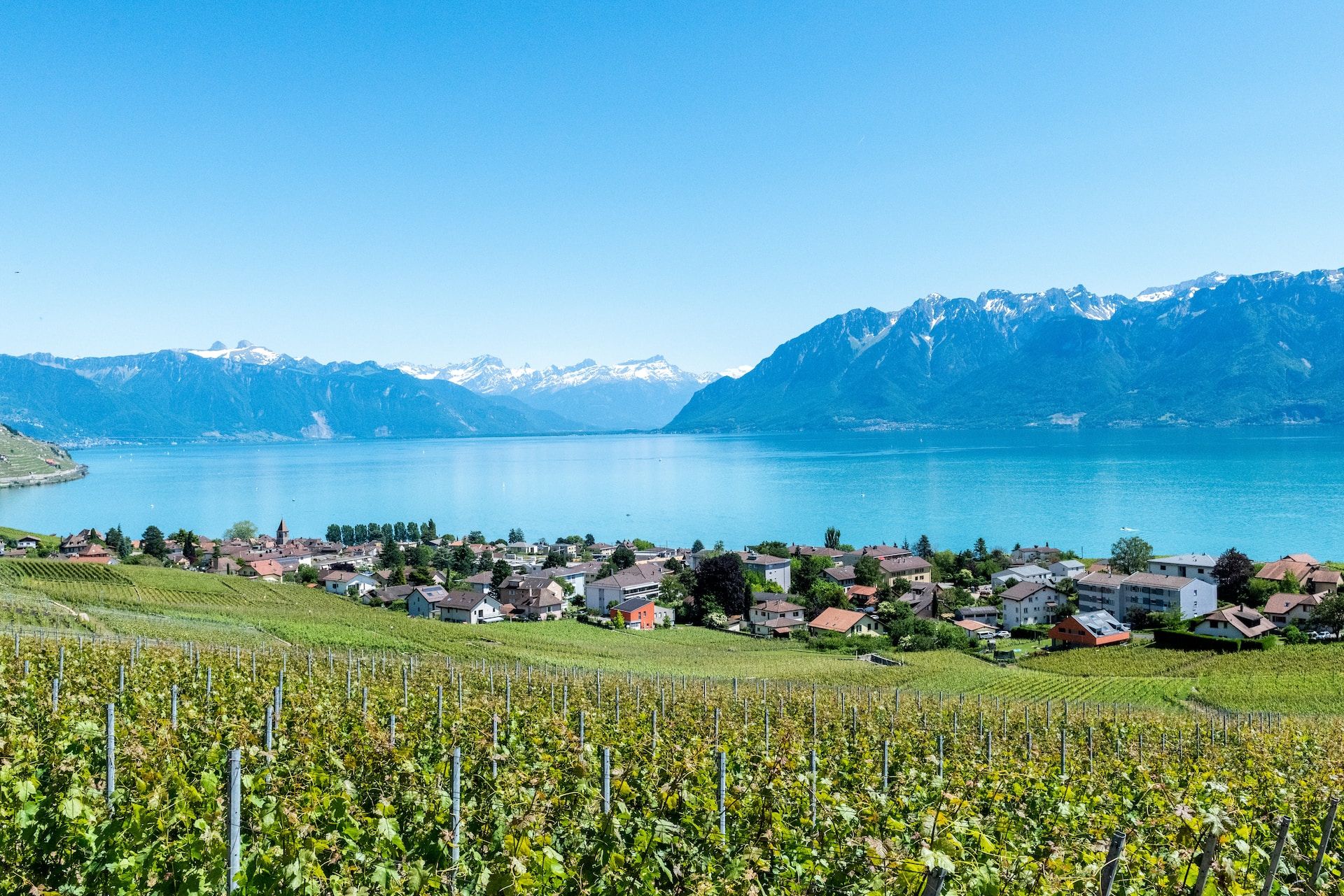 A small town beside Lake Geneva 