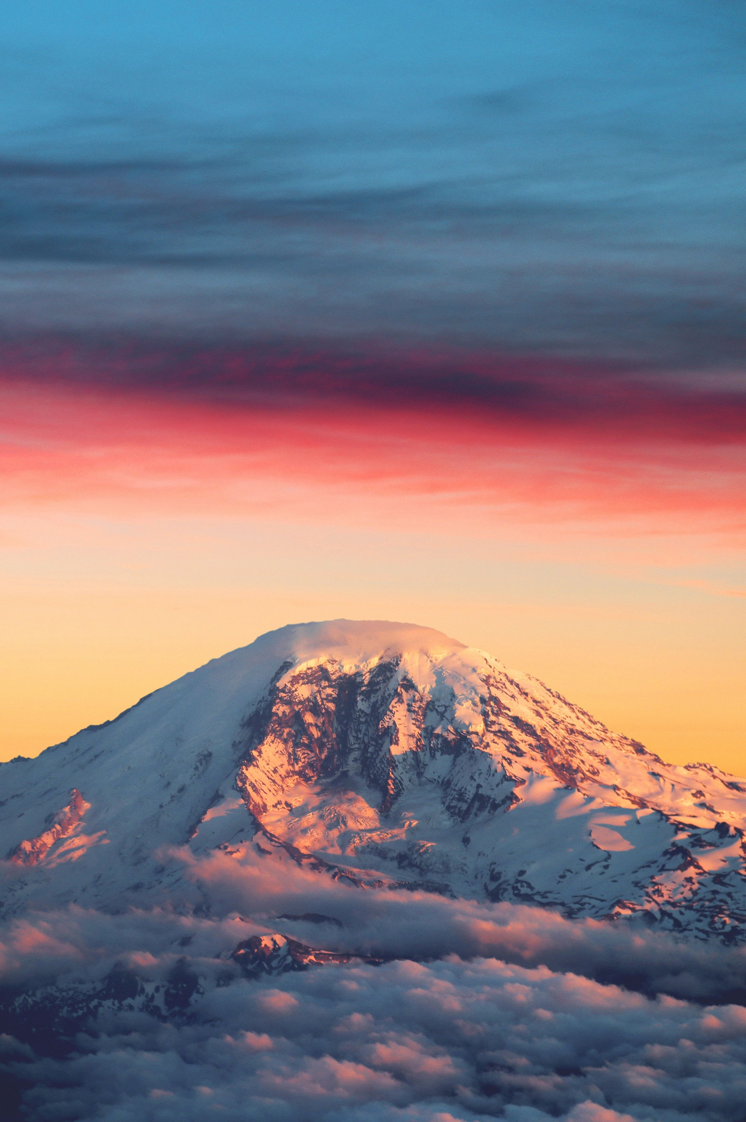 Sunset at Mount Rainier in Washington, USA