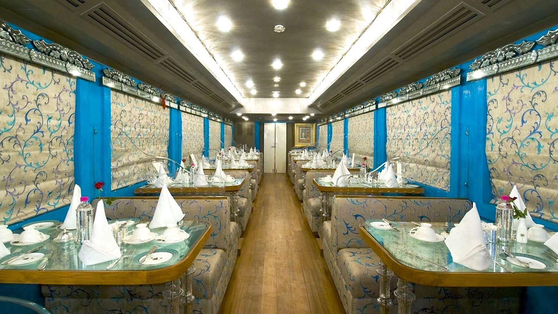 Amtrak Dining Cabin