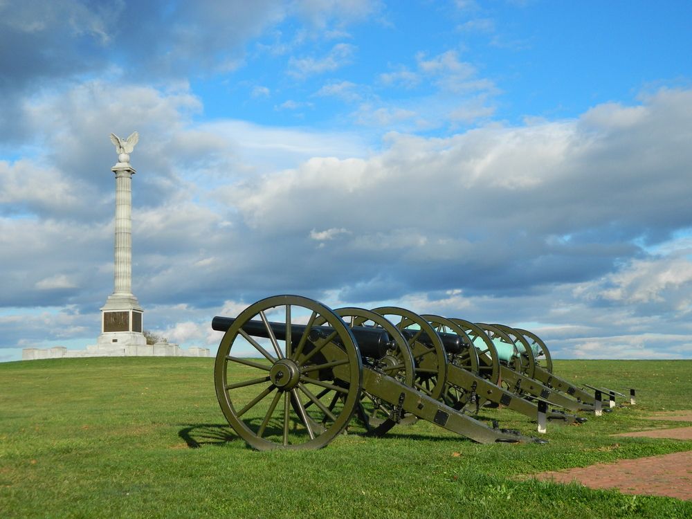 Monument and cannons at Antietam National Battlefield