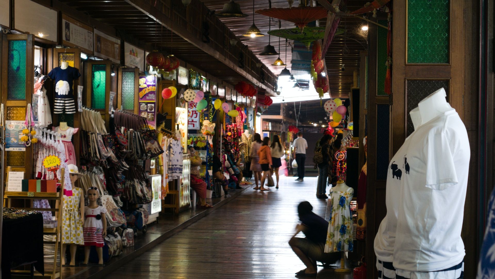 The vibrant stores of the famous Pattaya Floating Market.