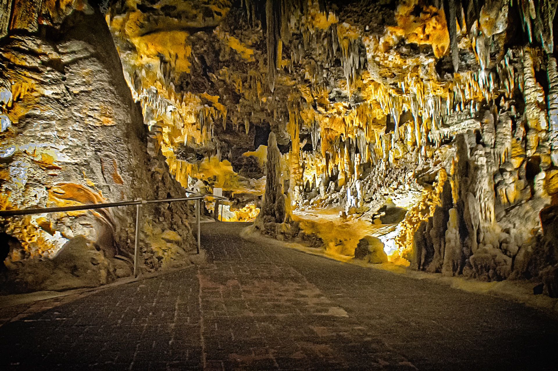 Walkway through Luray Caverns