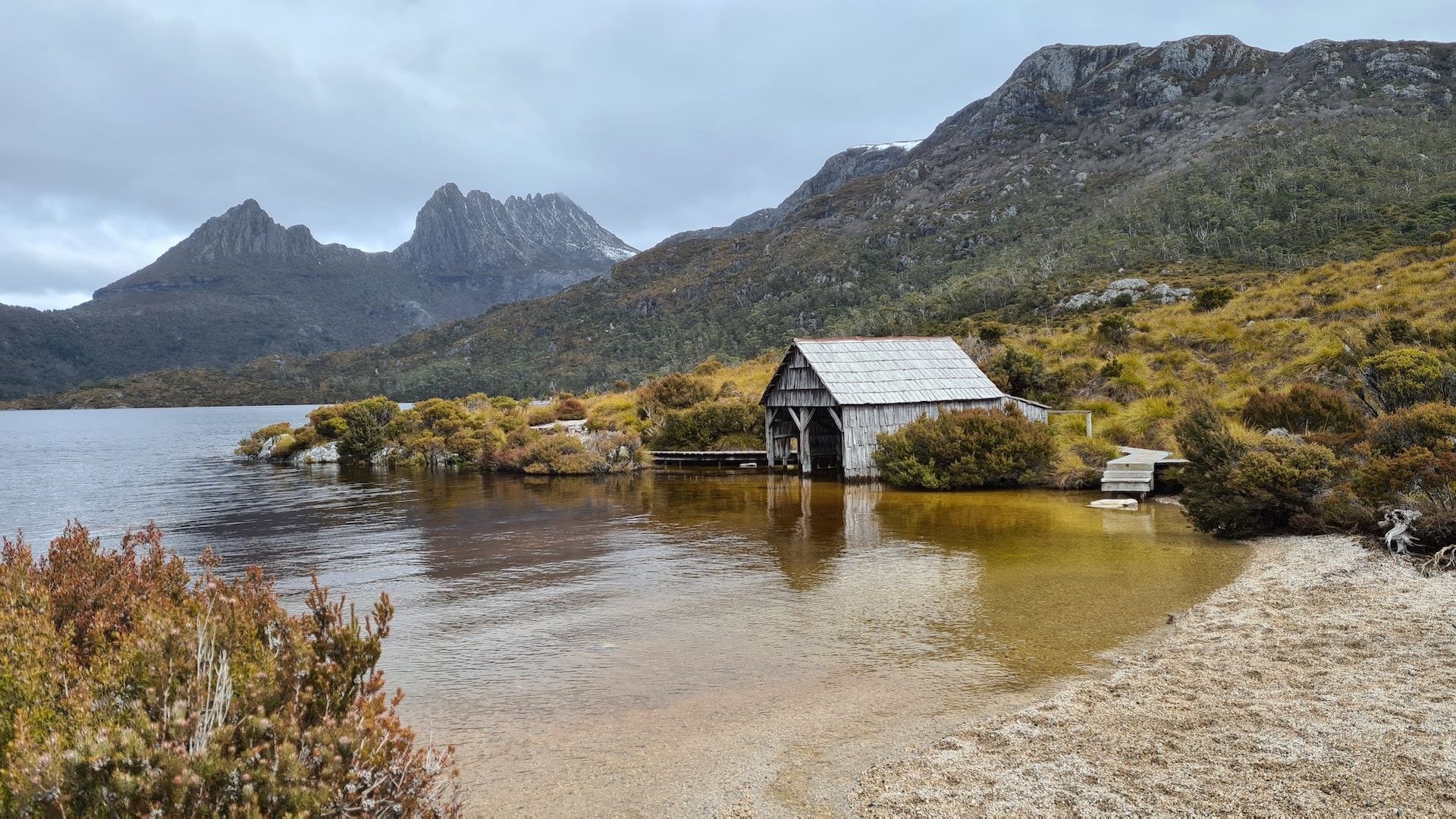 10 Bucket List Australian Lakes To Visit This Summer