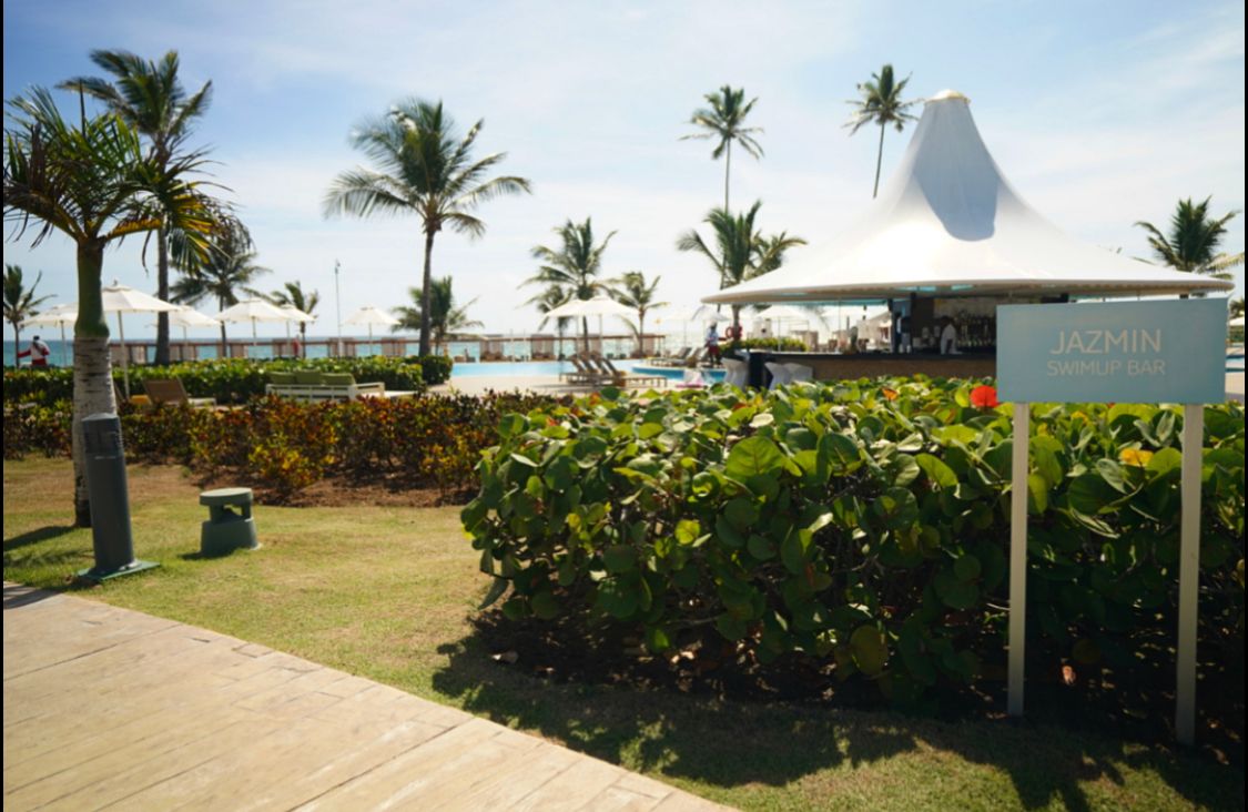 Sign in foreground, beach bar in background 