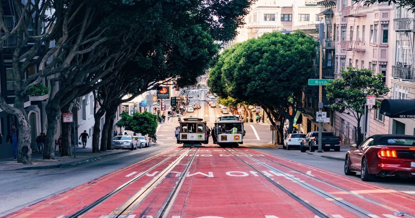 Cable cars on the corner of Powell St and Bush St, San Francisco, United States