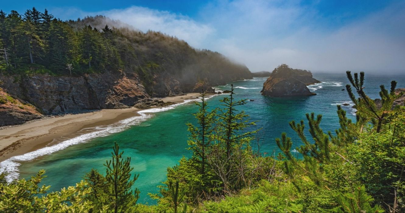 10 Brookings, Oregon Hotels To Stay At In The Fall And Experience