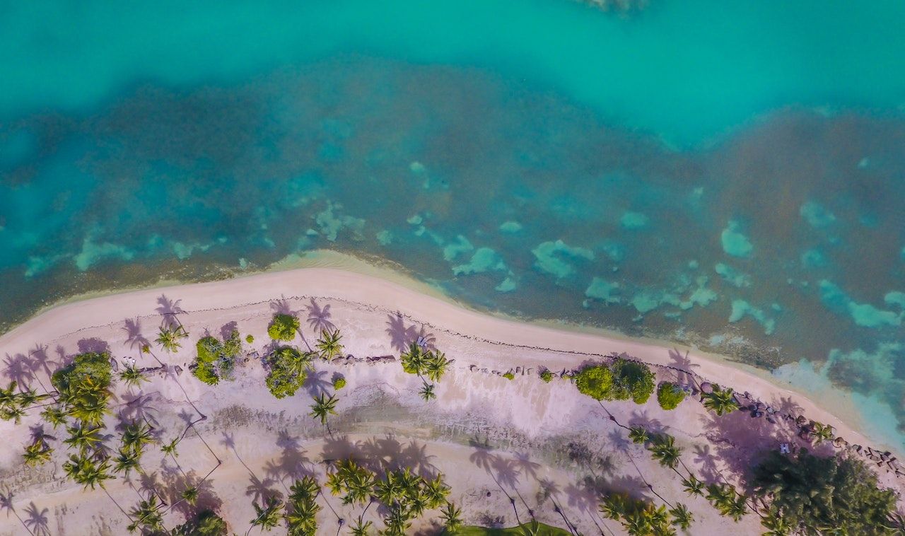 An incredible aerial shot of the Puerto Rican shoreline