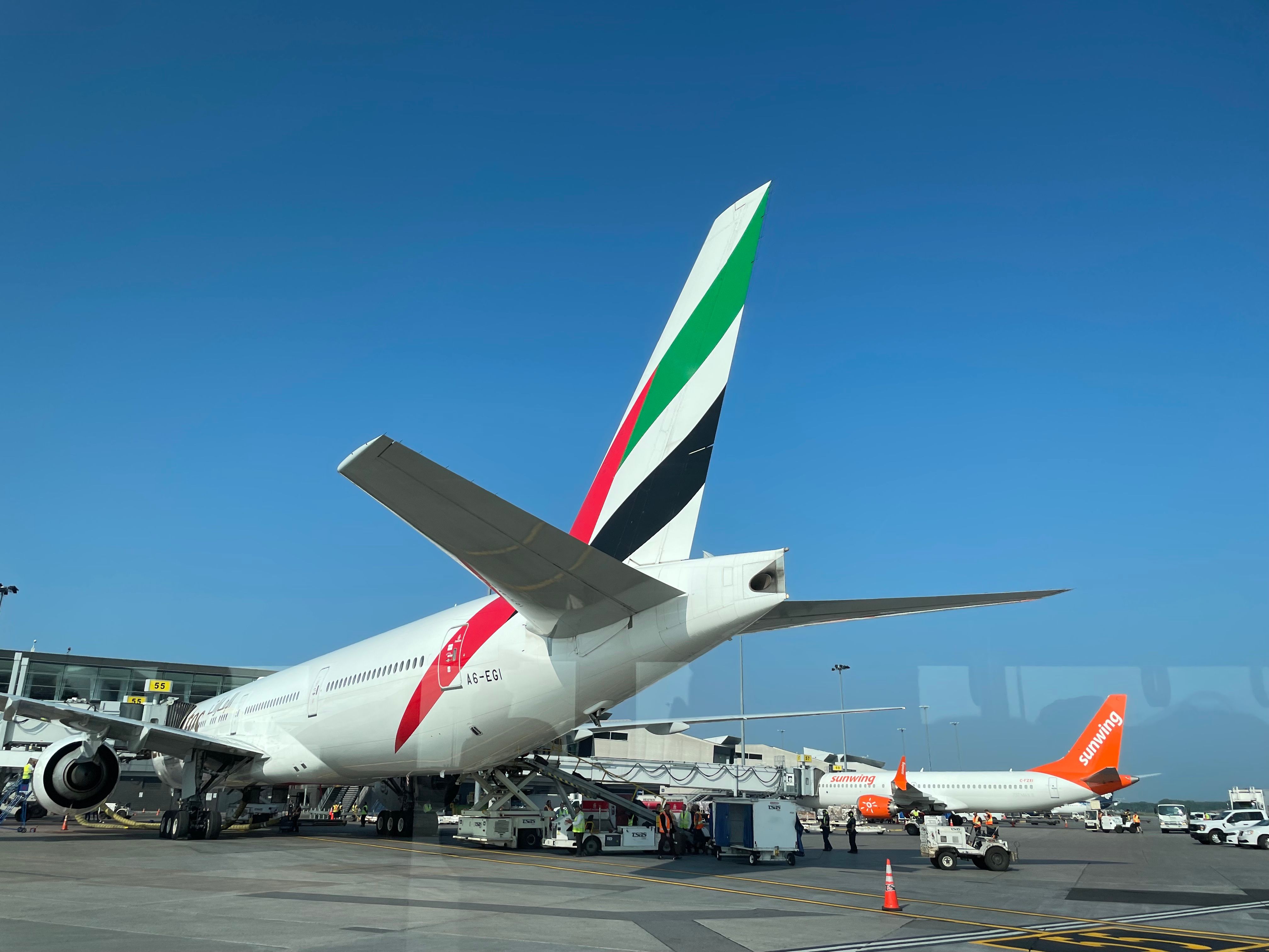 Emirates plane arrives at YUL