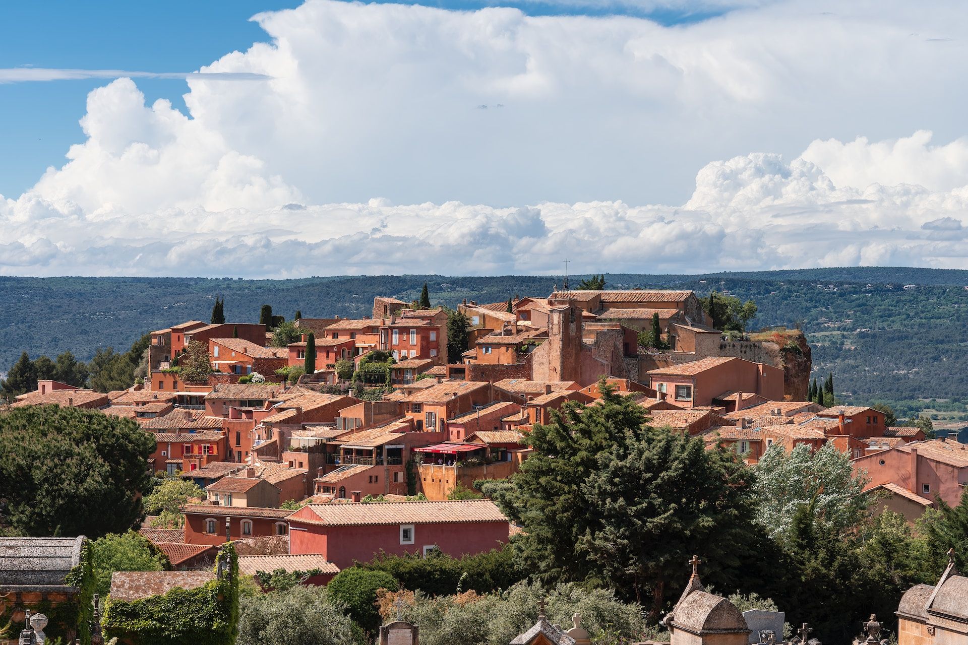 Roussillon, an unfrequented destination in France with stunning ochre-colored cliffs and buildings