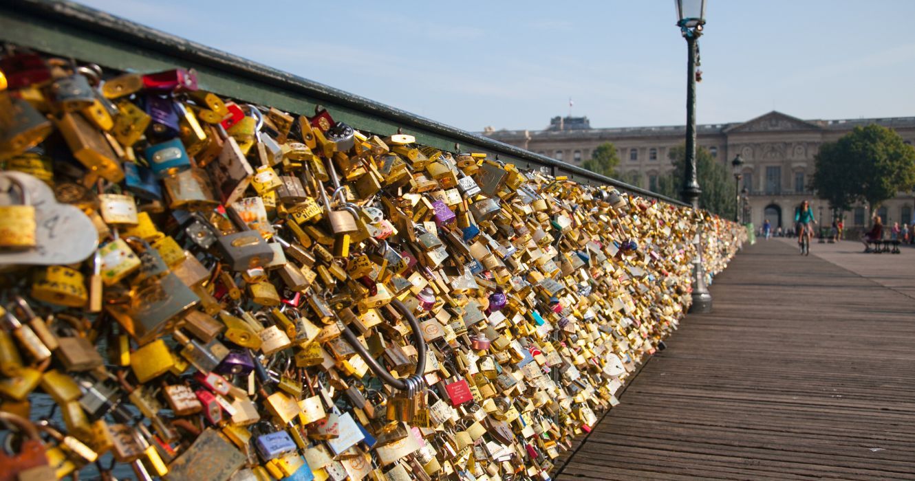 love locks lining the Pont des Arts Bridge in Paris