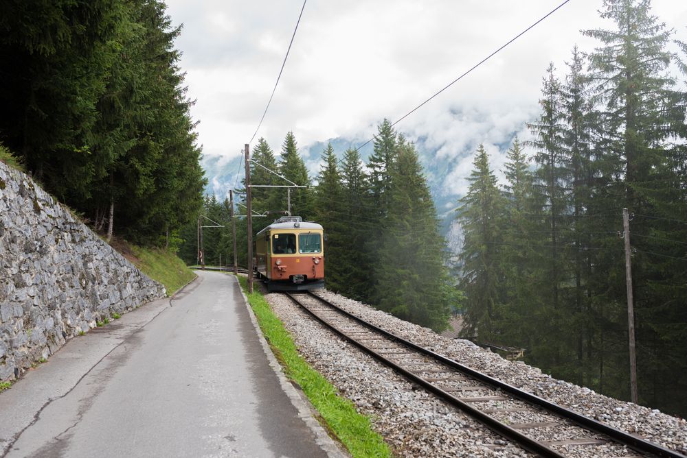 tracks and roller coaster leading to Murren