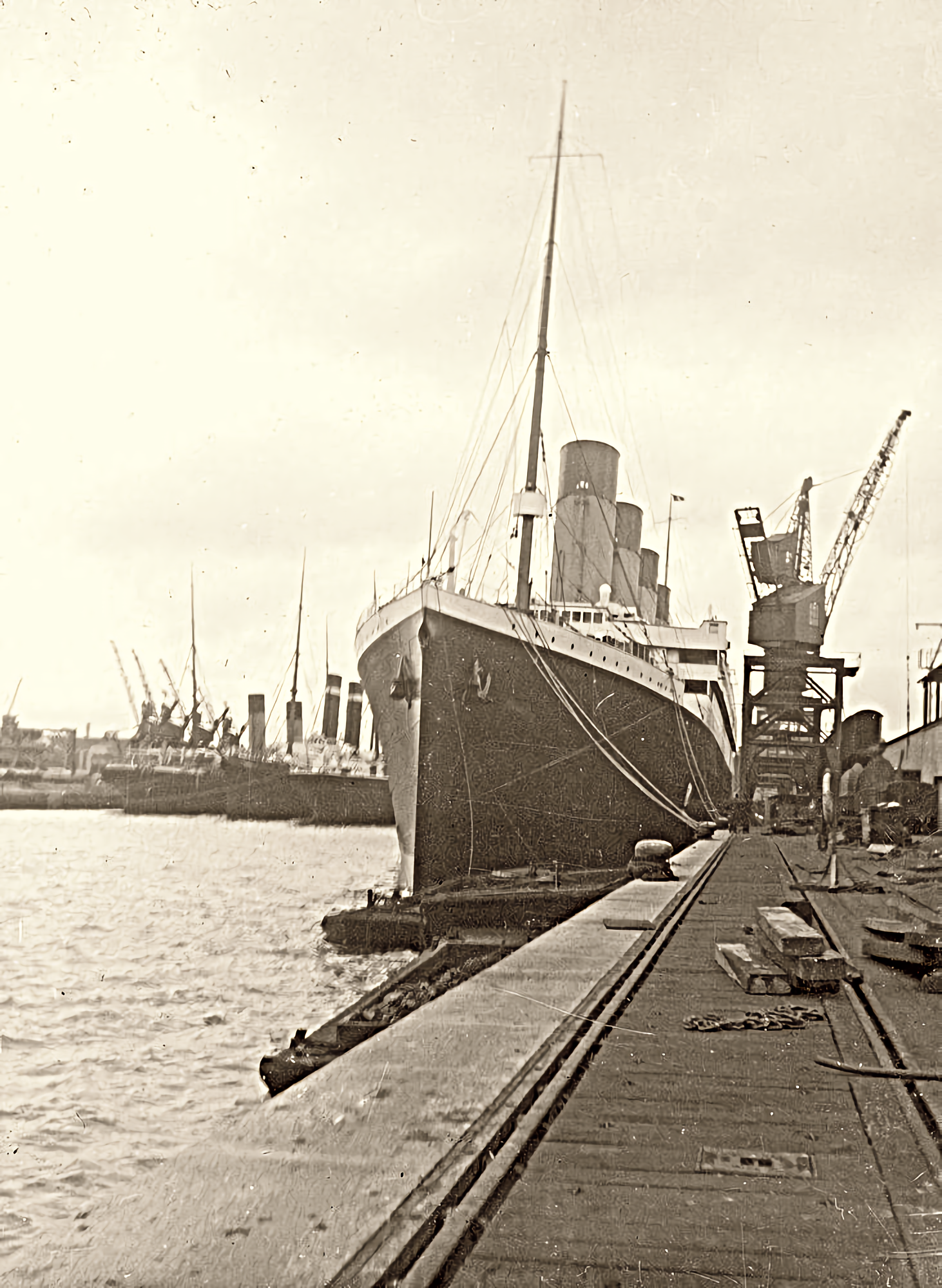 Titanic_earlier_Southampton