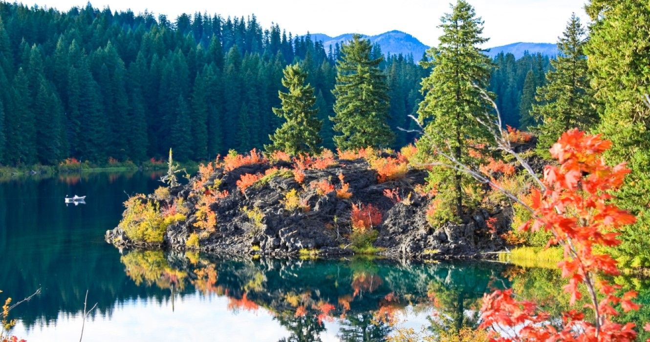 Clear Lake, Oregon, in Autumn Colors