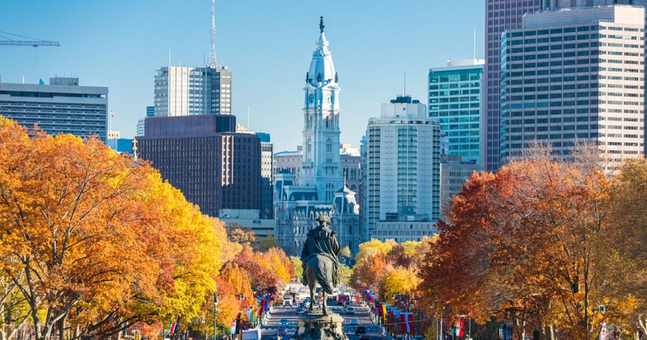 Philadelphia, Pennsylvania, USA in autumn overlooking Benjamin Franklin Parkway