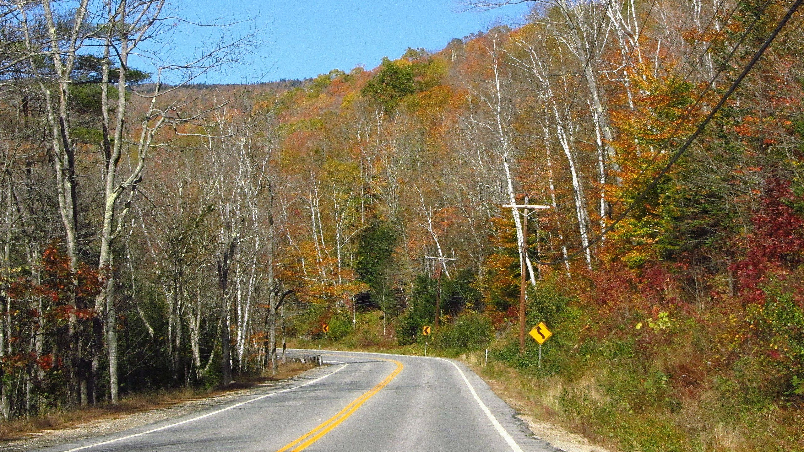 Pinkham Notch Rd In Jackson, one of the least-crowded towns to visit on the East Coast during the fall