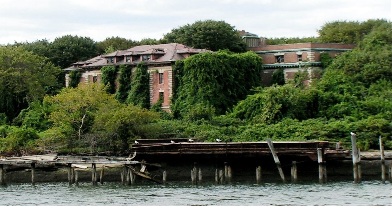 The abandoned Riverside Hospital on North Brother Island, New York, USA