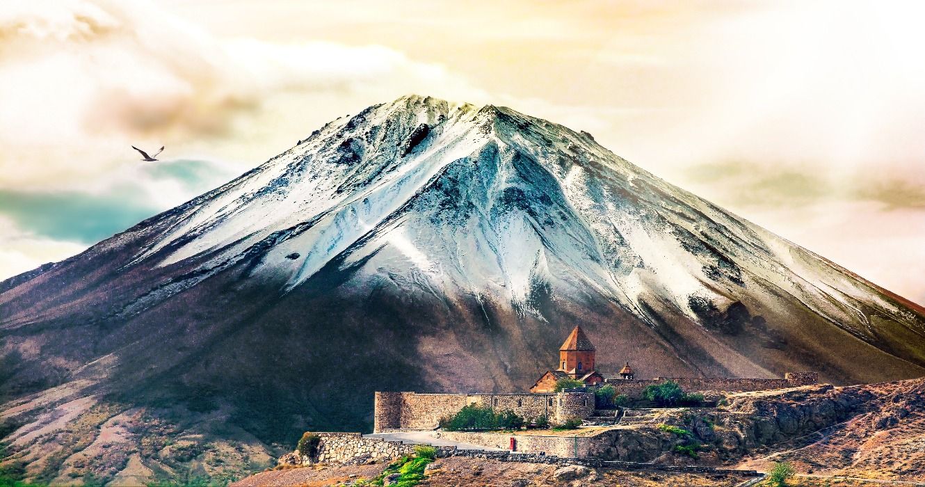 Lesser Ararat mountain and the ancient monastery Khor Virap in Armenia