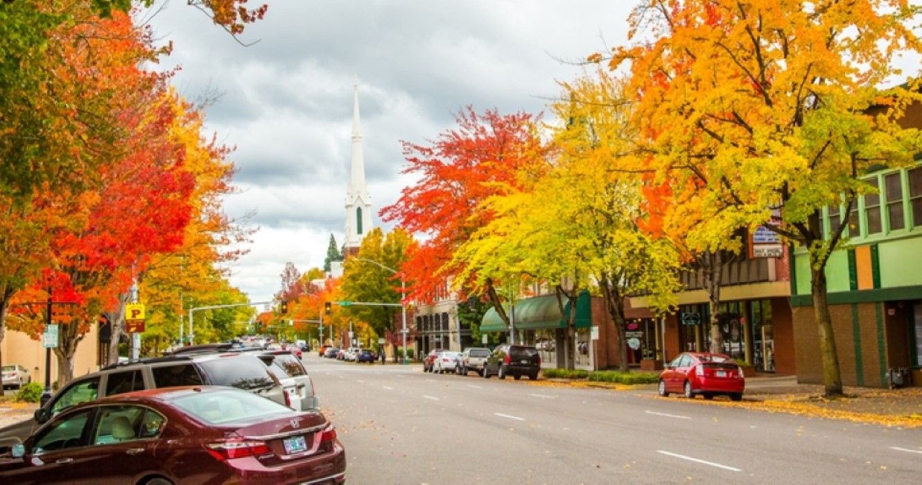 Street scene in downtown Salem, Oregon during the fall