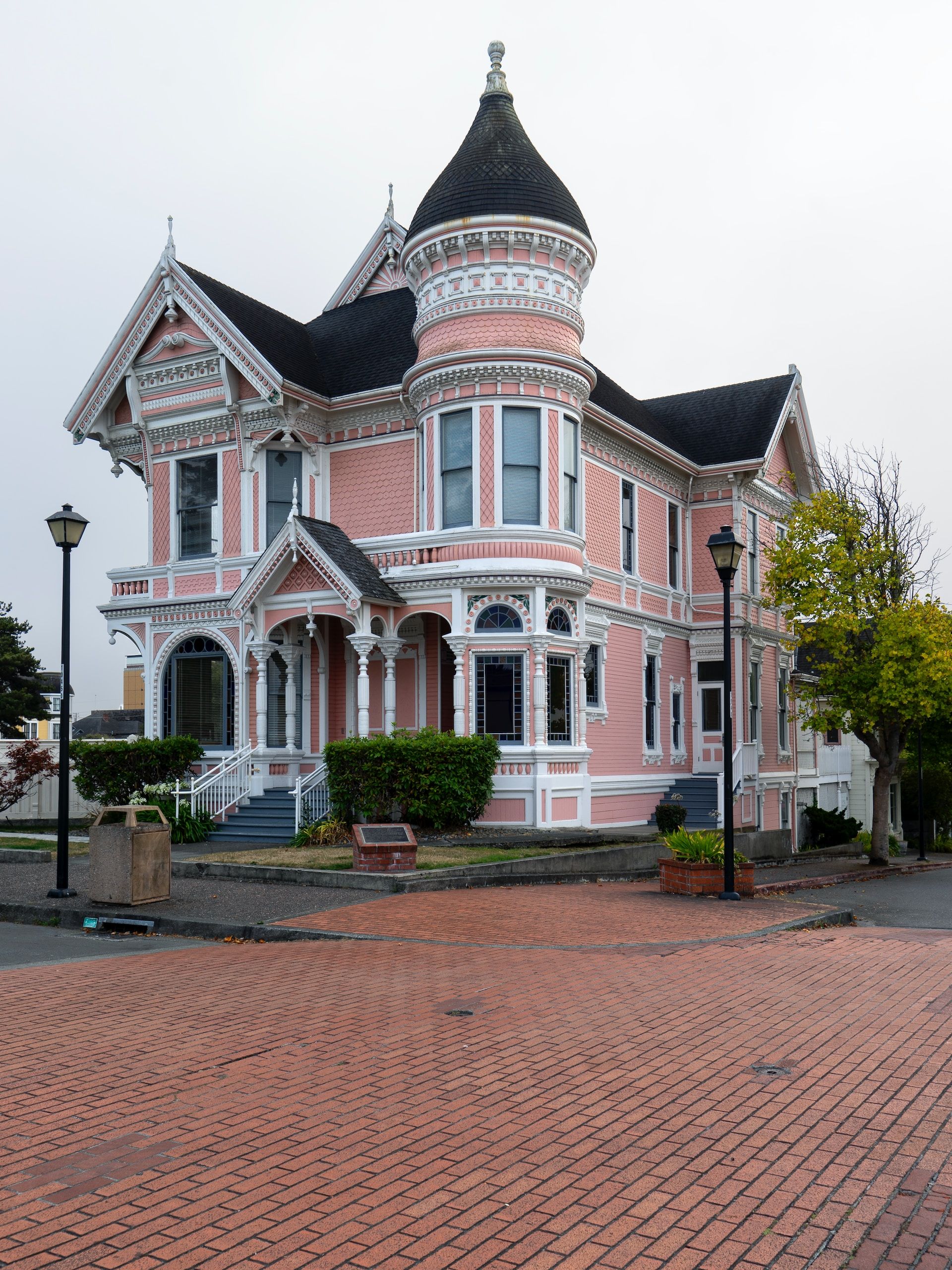 The iconic Pinc Lady Mansion in Eureka, California