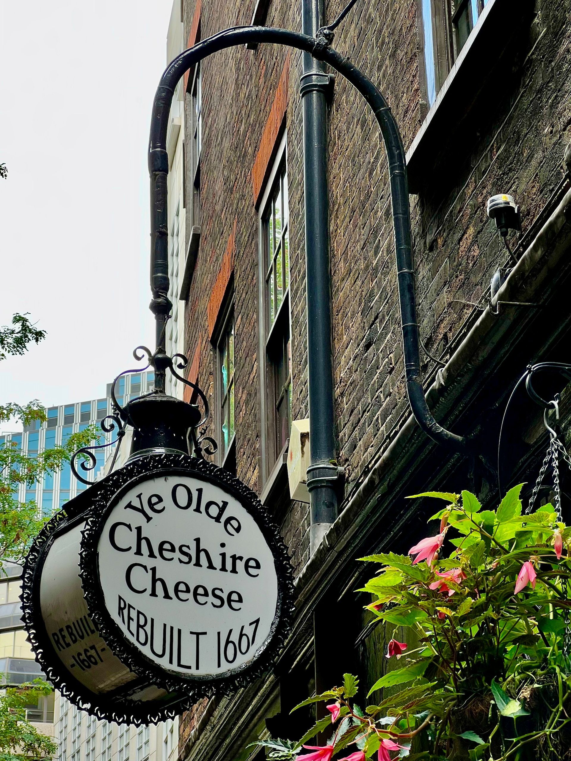 Ye Olde Cheshire Cheese on Fleet Street, London 