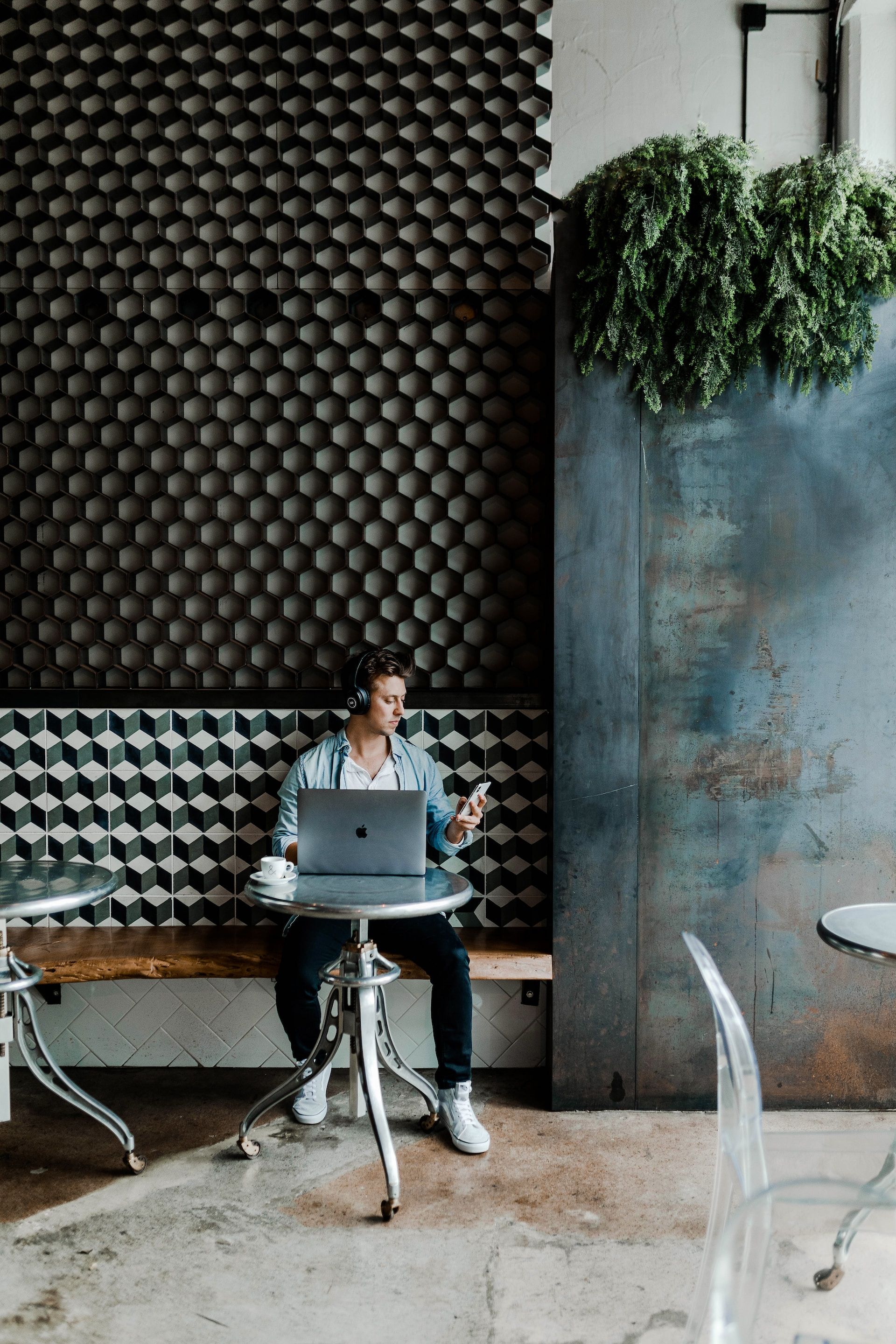 A digital nomad working at a café 