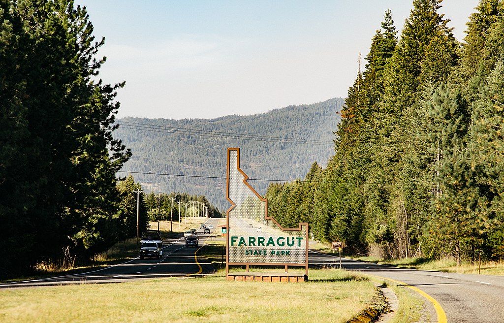 Welcome sign for Farragut State Park