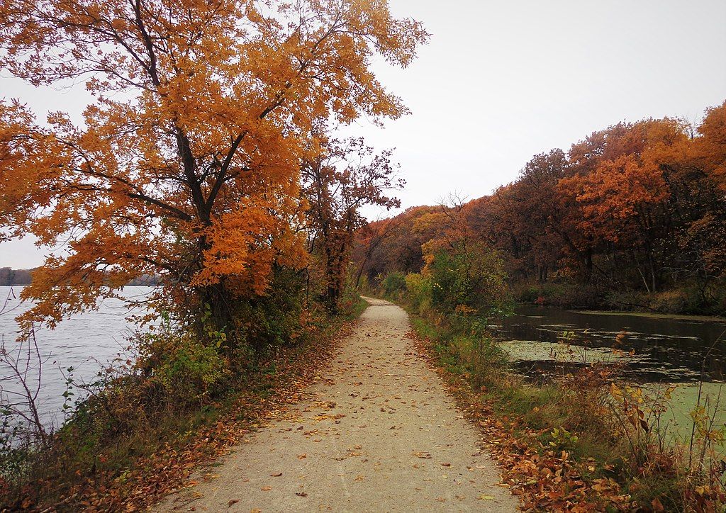 des plaines river trail bike ride